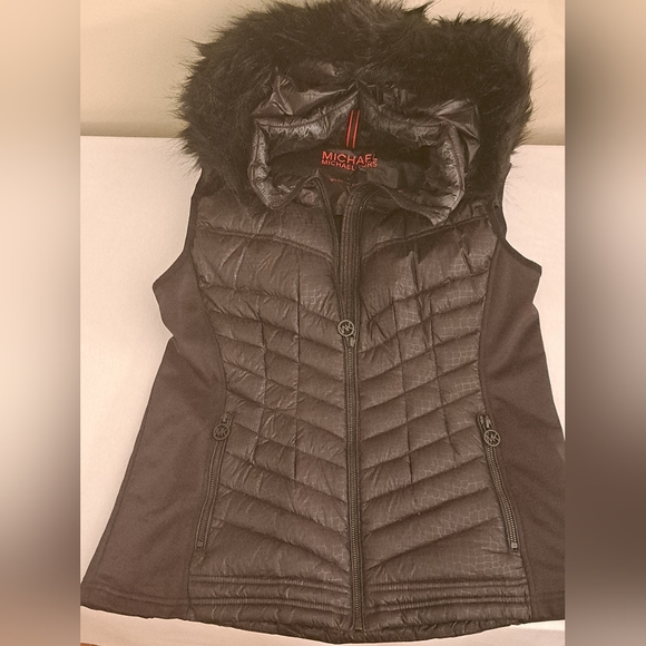 MICHAEL KORS Black Quilted Puffer Vest W/Faux Fur Trim, Removable Hoodie, Sz L - Picture 3 of 16